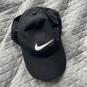 NIKE GOLF HAT
